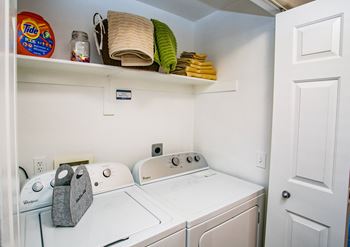 Vintage at the lakes washer and dryer